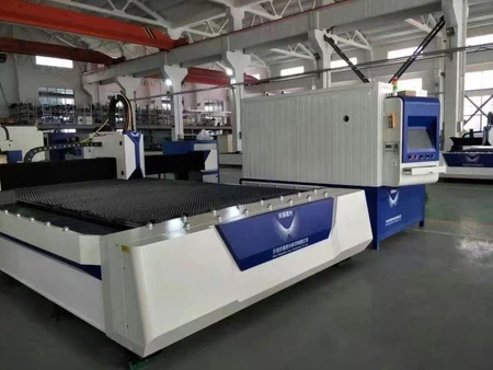 500W/1000W Cabinet Metal Sheet Fiber Laser Cutting Machine